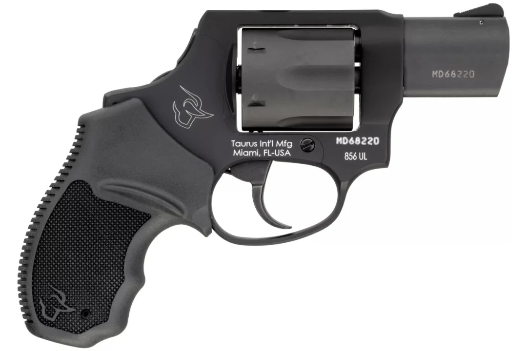 Revólver 856 UL